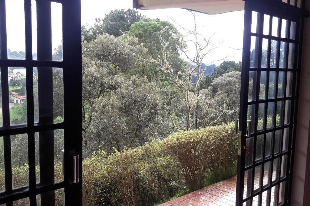 Casa E Vista Privilegiadas No Alto Do Capivari Pousada
